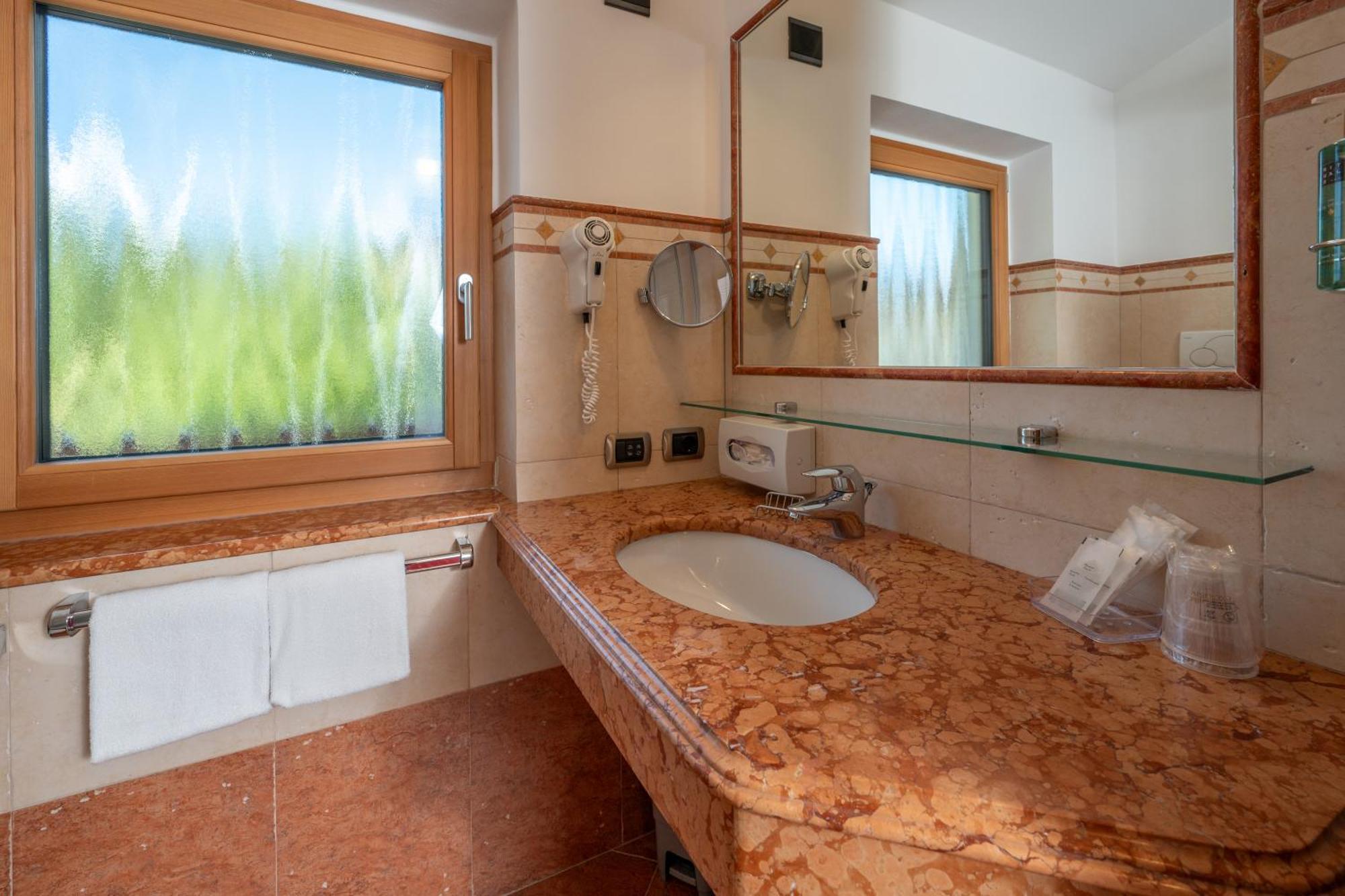 Hotel Garni Lastei Pozza di Fassa Esterno foto