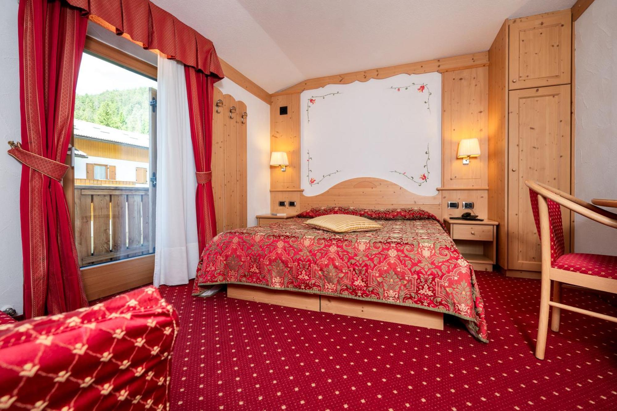 Hotel Garni Lastei Pozza di Fassa Esterno foto