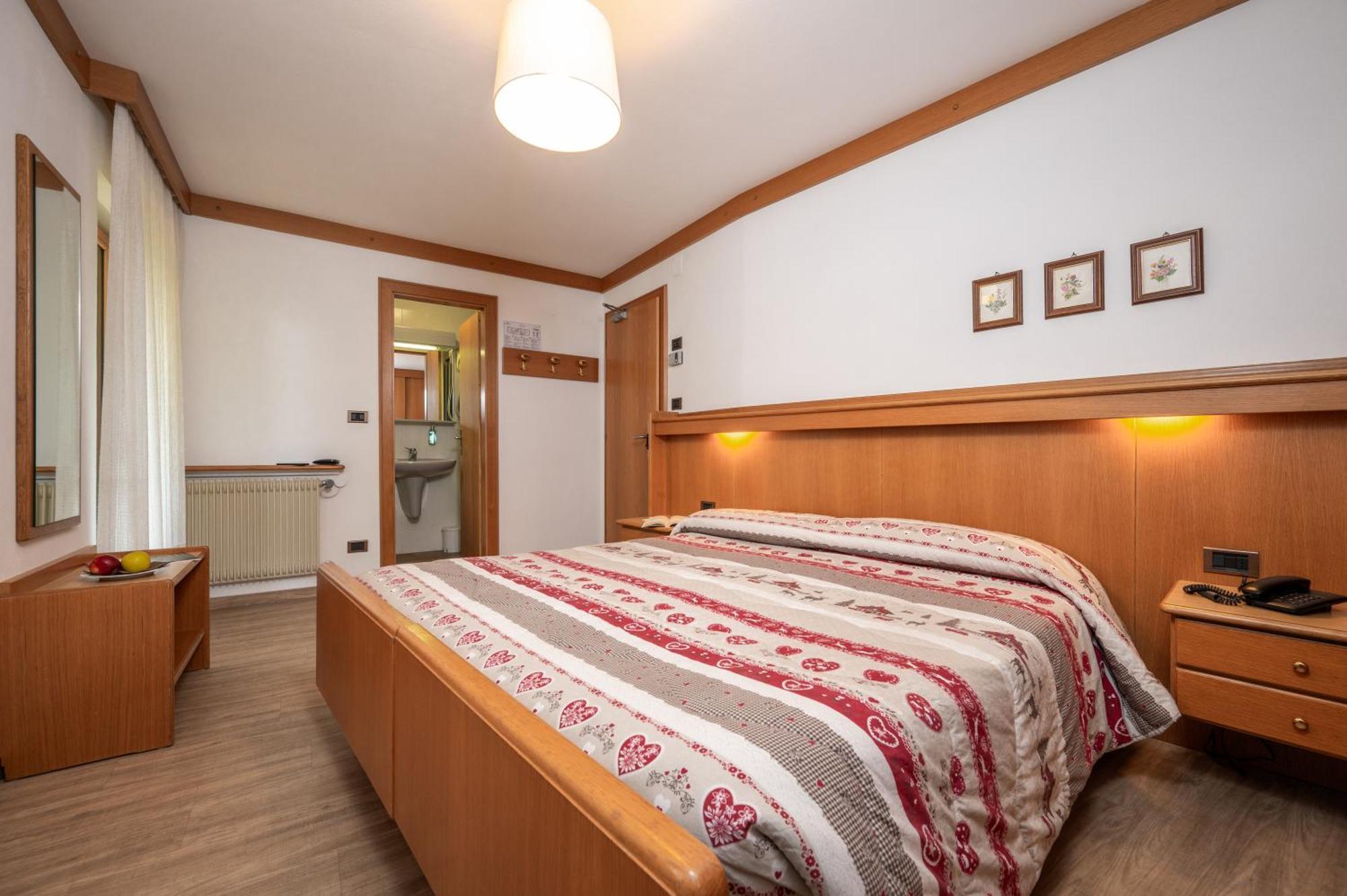 Hotel Garni Lastei Pozza di Fassa Esterno foto