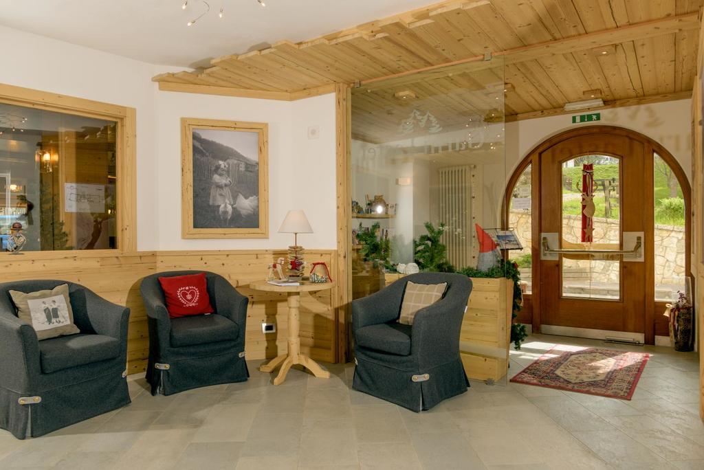 Hotel Garni Lastei Pozza di Fassa Esterno foto
