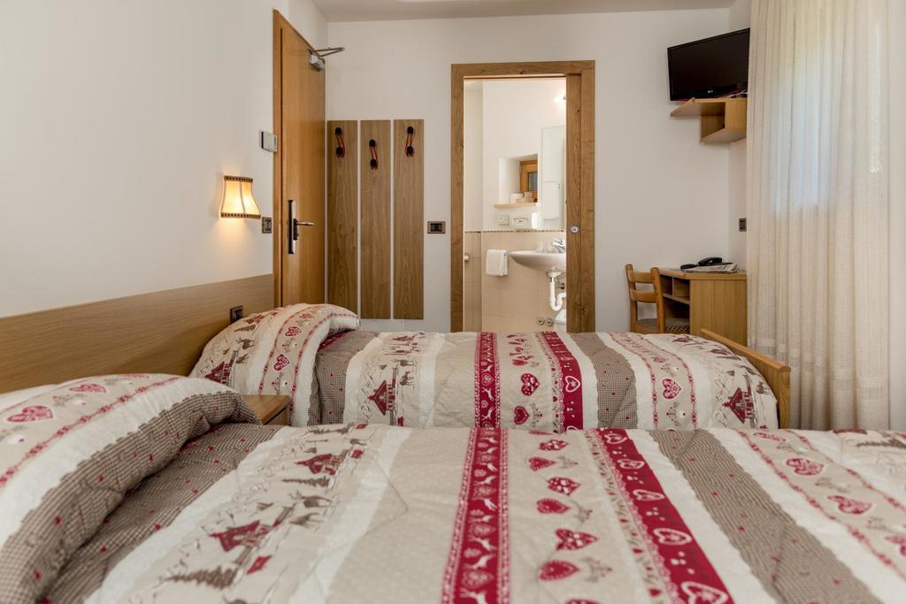 Hotel Garni Lastei Pozza di Fassa Esterno foto