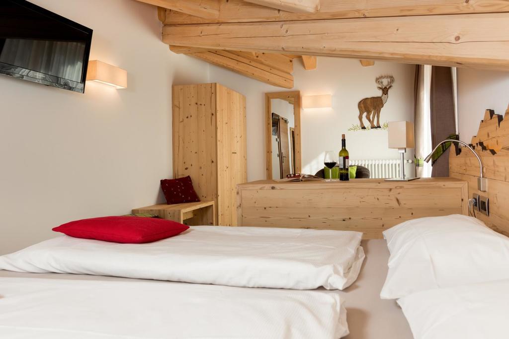Hotel Garni Lastei Pozza di Fassa Esterno foto