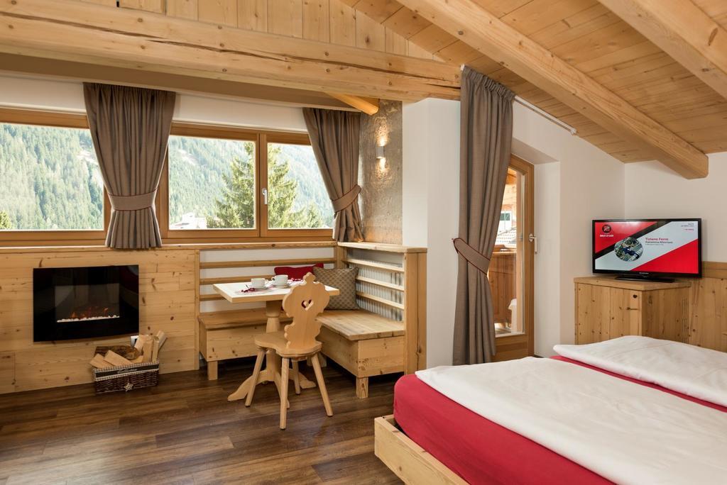 Hotel Garni Lastei Pozza di Fassa Esterno foto