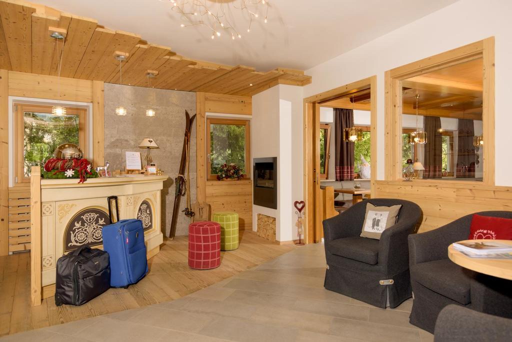 Hotel Garni Lastei Pozza di Fassa Esterno foto