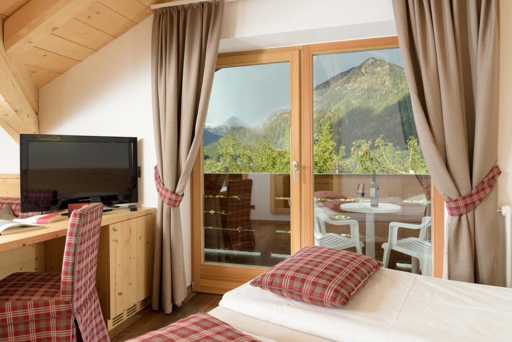 Hotel Garni Lastei Pozza di Fassa Esterno foto
