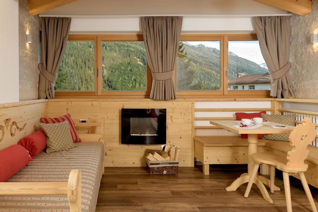 Hotel Garni Lastei Pozza di Fassa Esterno foto